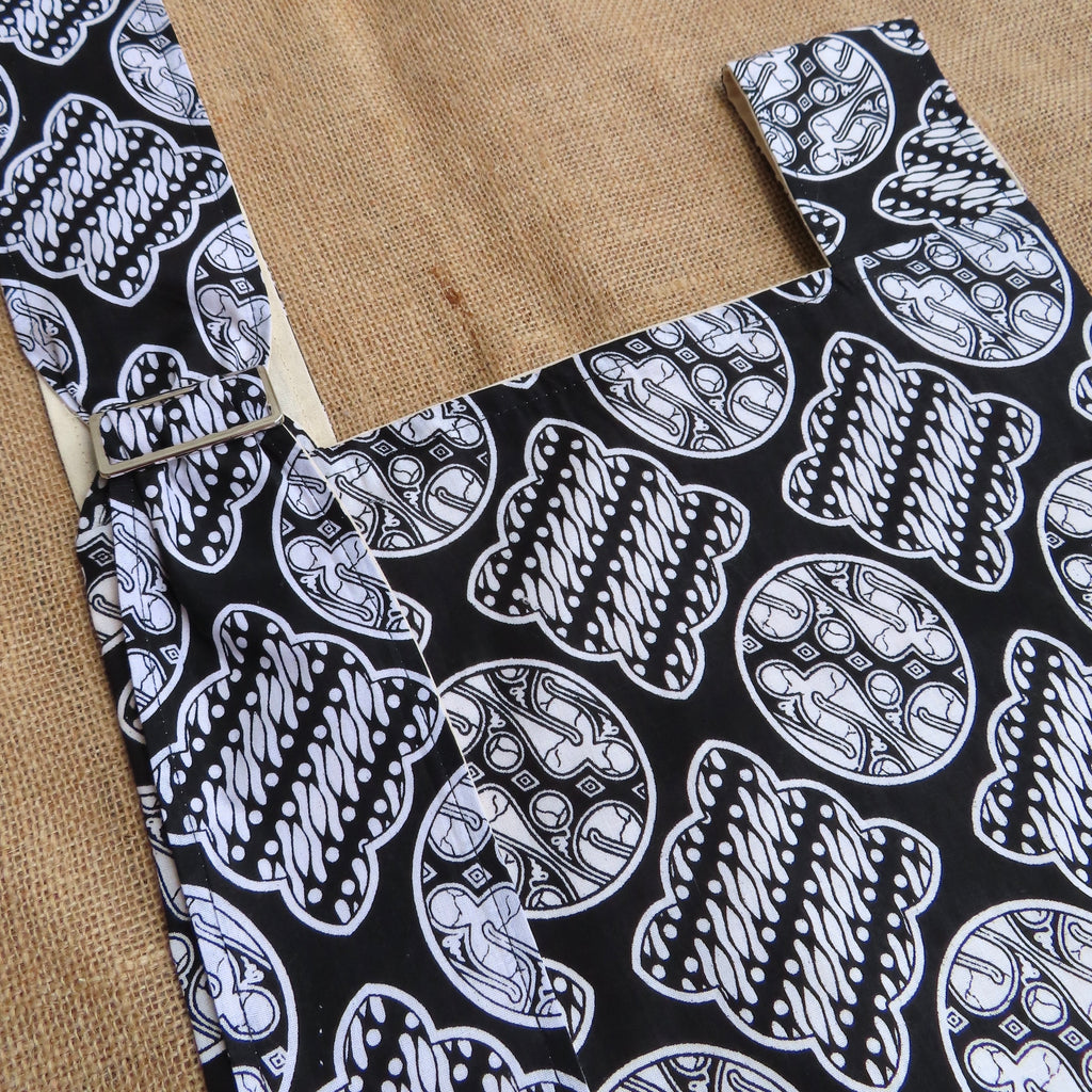 Monochrome Batik Grande Knot Bag