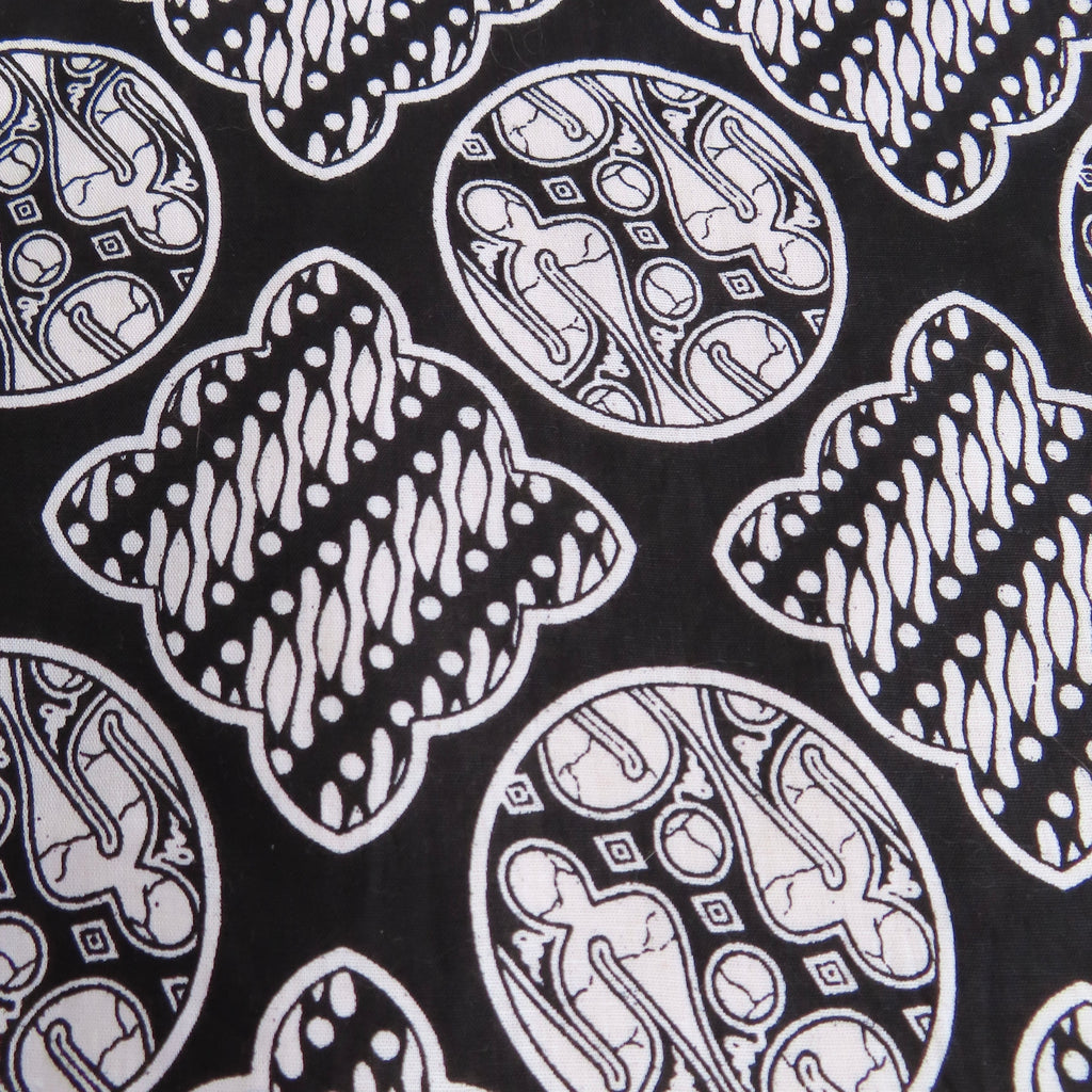 Monochrome Batik Grande Knot Bag