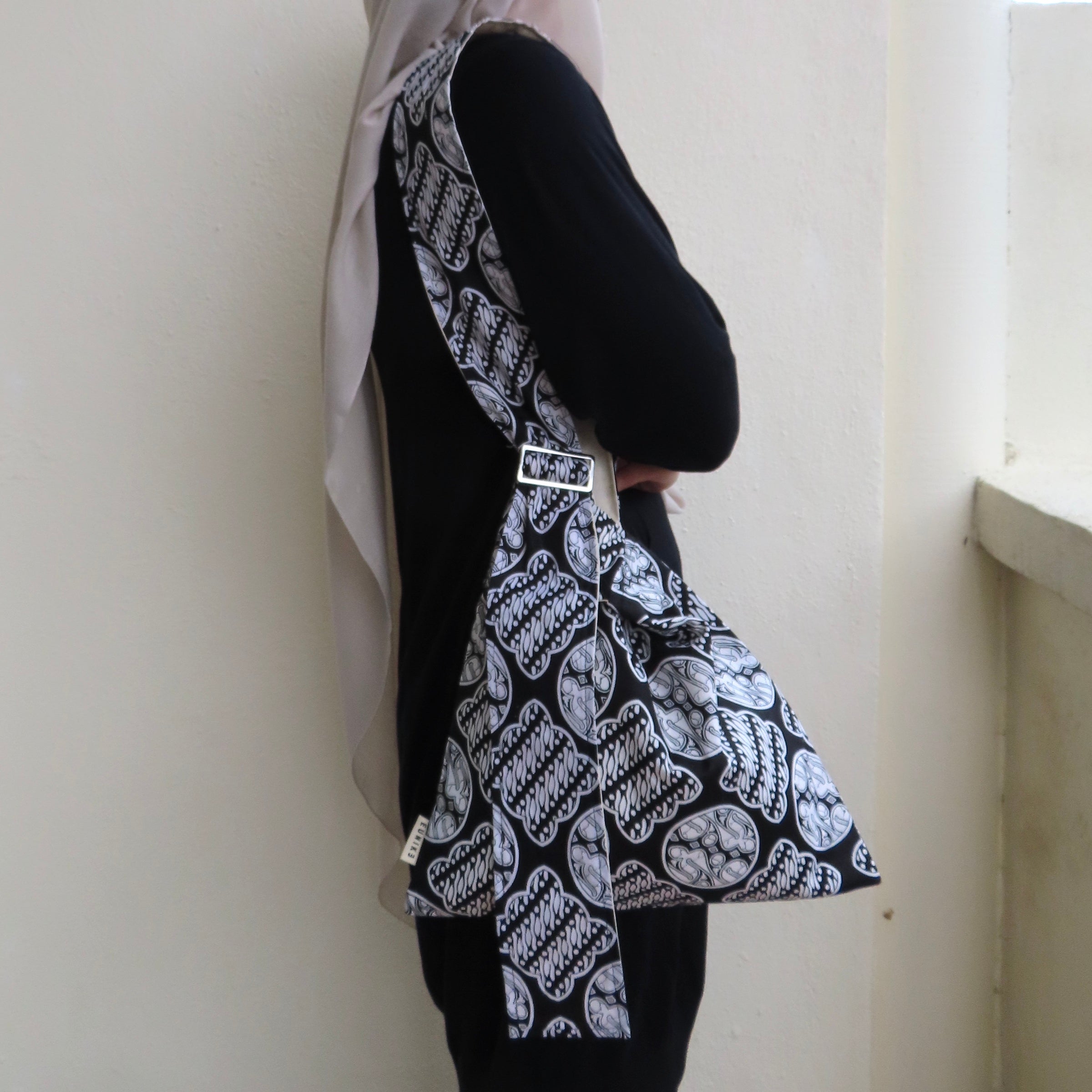 Monochrome Batik Grande Knot Bag
