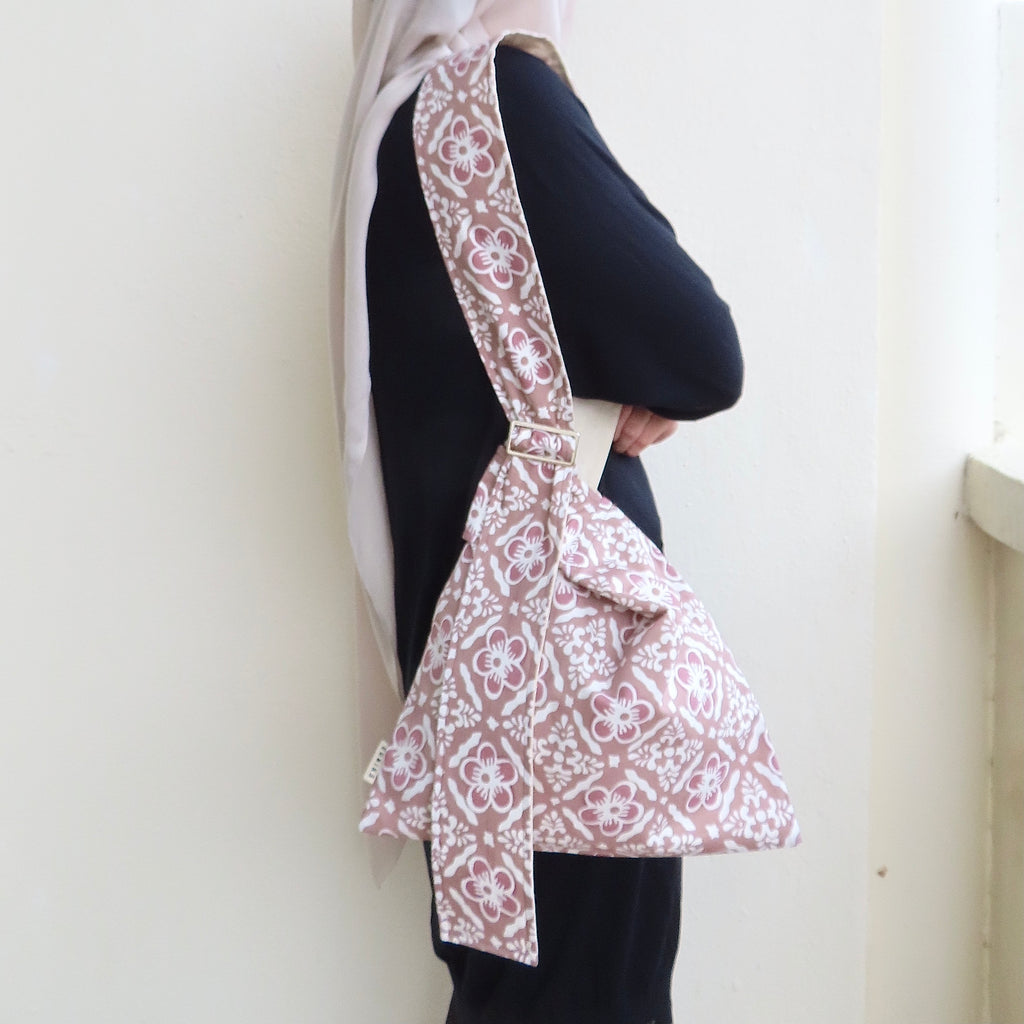 Seroja Blush Grande Knot Bag