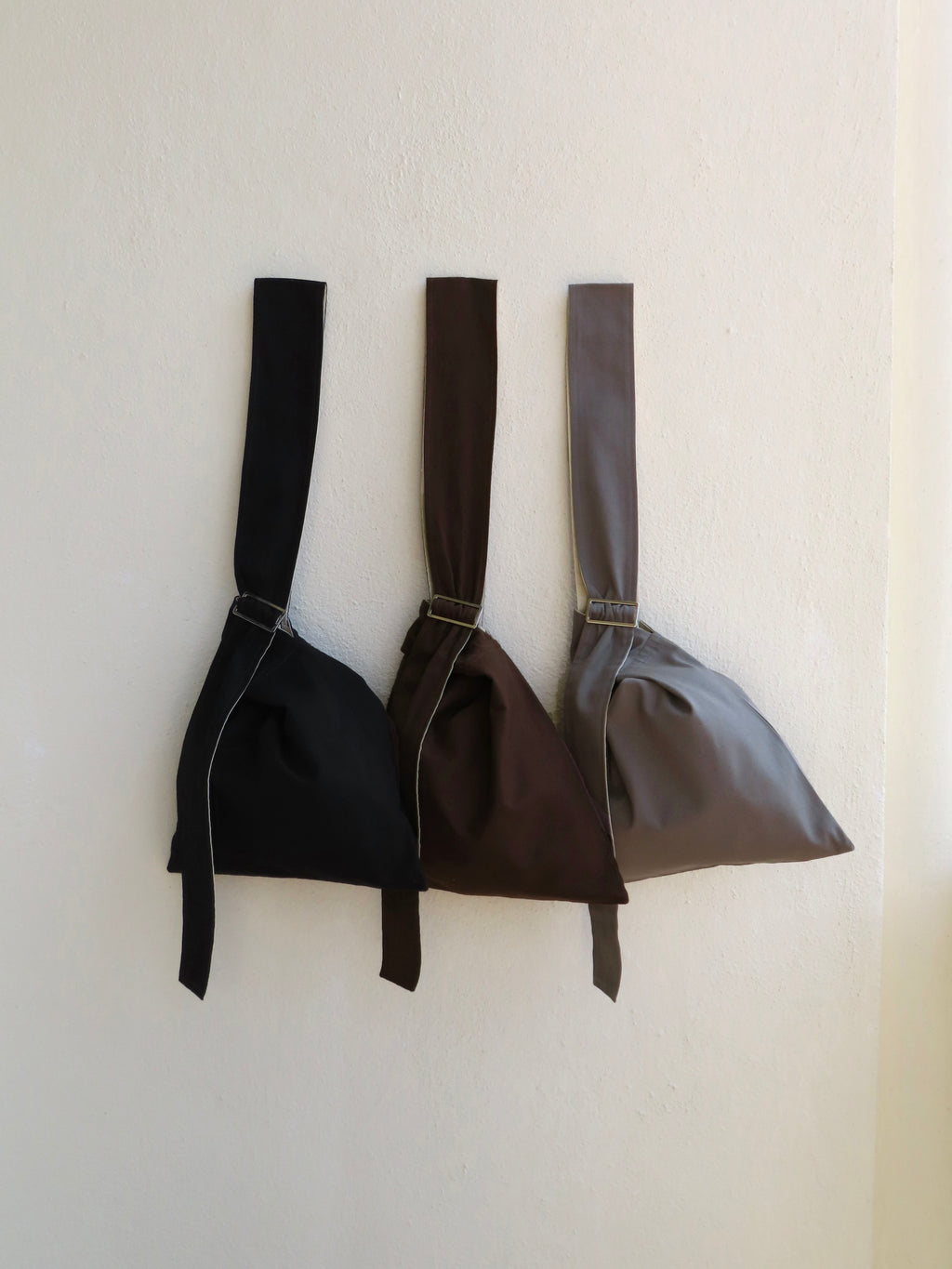 Noir Tropic Grande Knot Bag