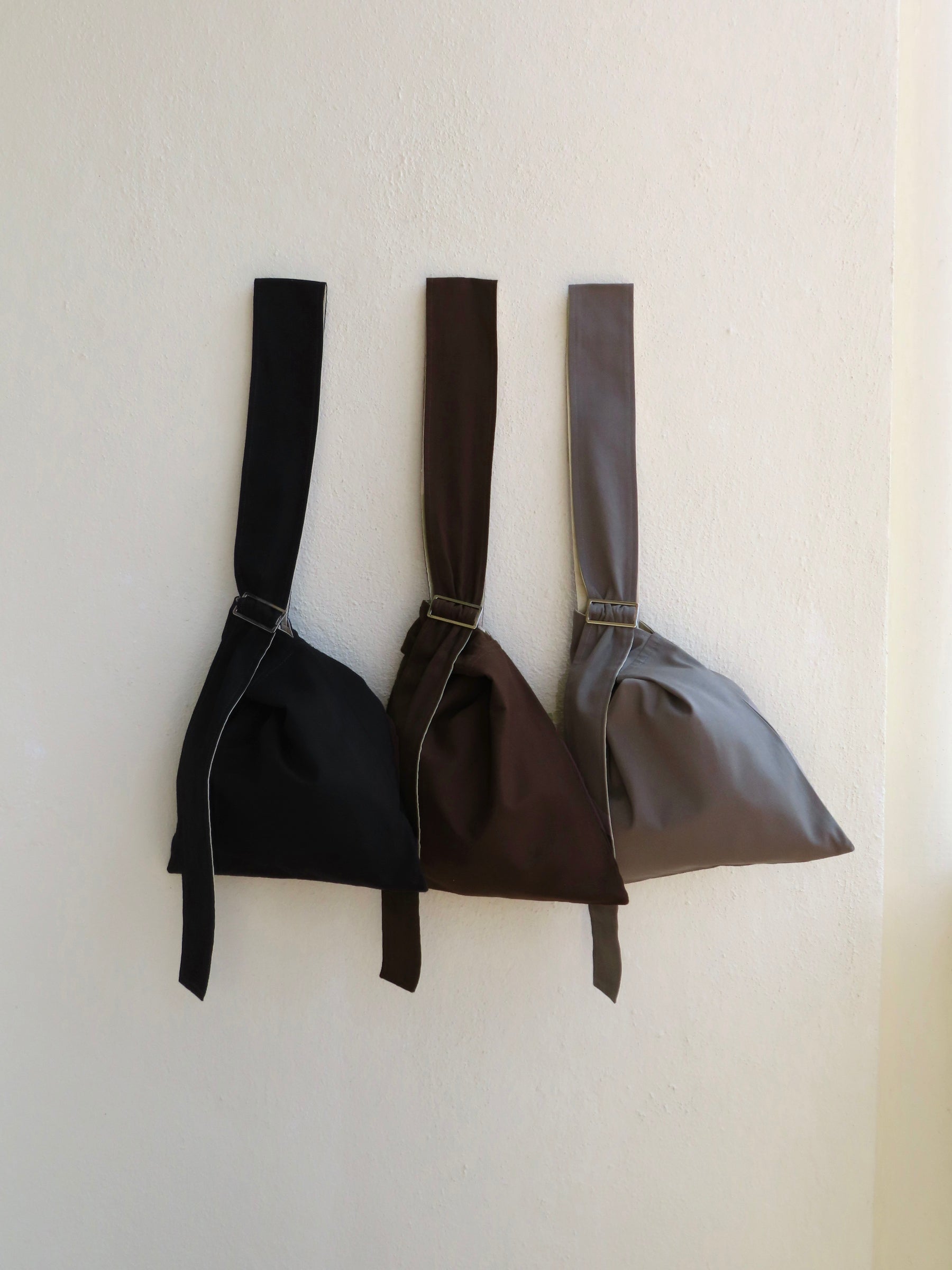 Noir Tropic Grande Knot Bag